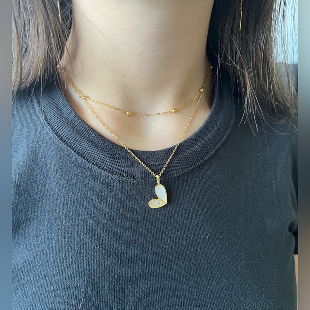 NWT heart necklace triple plated in 18k gold - waterproof - hypoallergenic